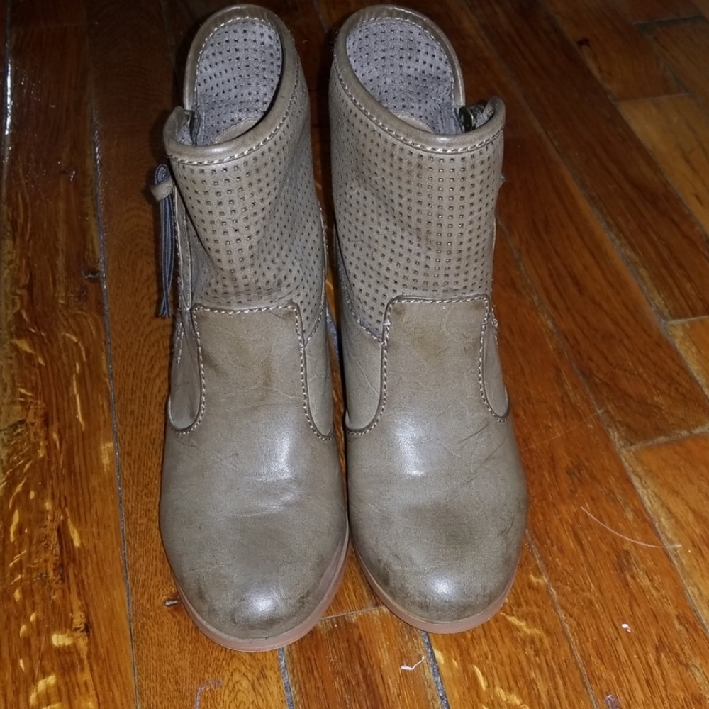 Report Western Booties